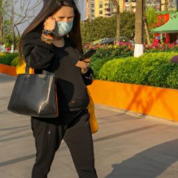 經(jīng)期可以做美容護(hù)膚嗎女生：揭秘真相，了解正確的護(hù)膚知識(shí)！